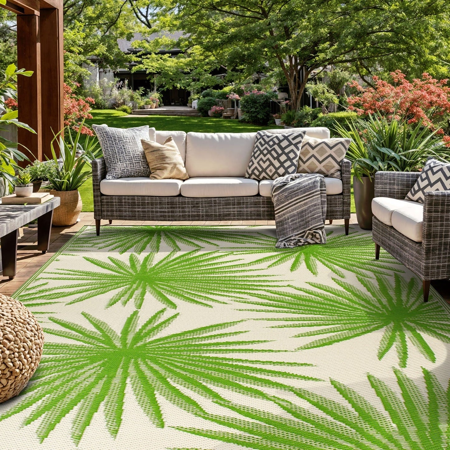 World Rug Gallery Floral Tropical Reversible Recycled Plastic Outdoor Rugs