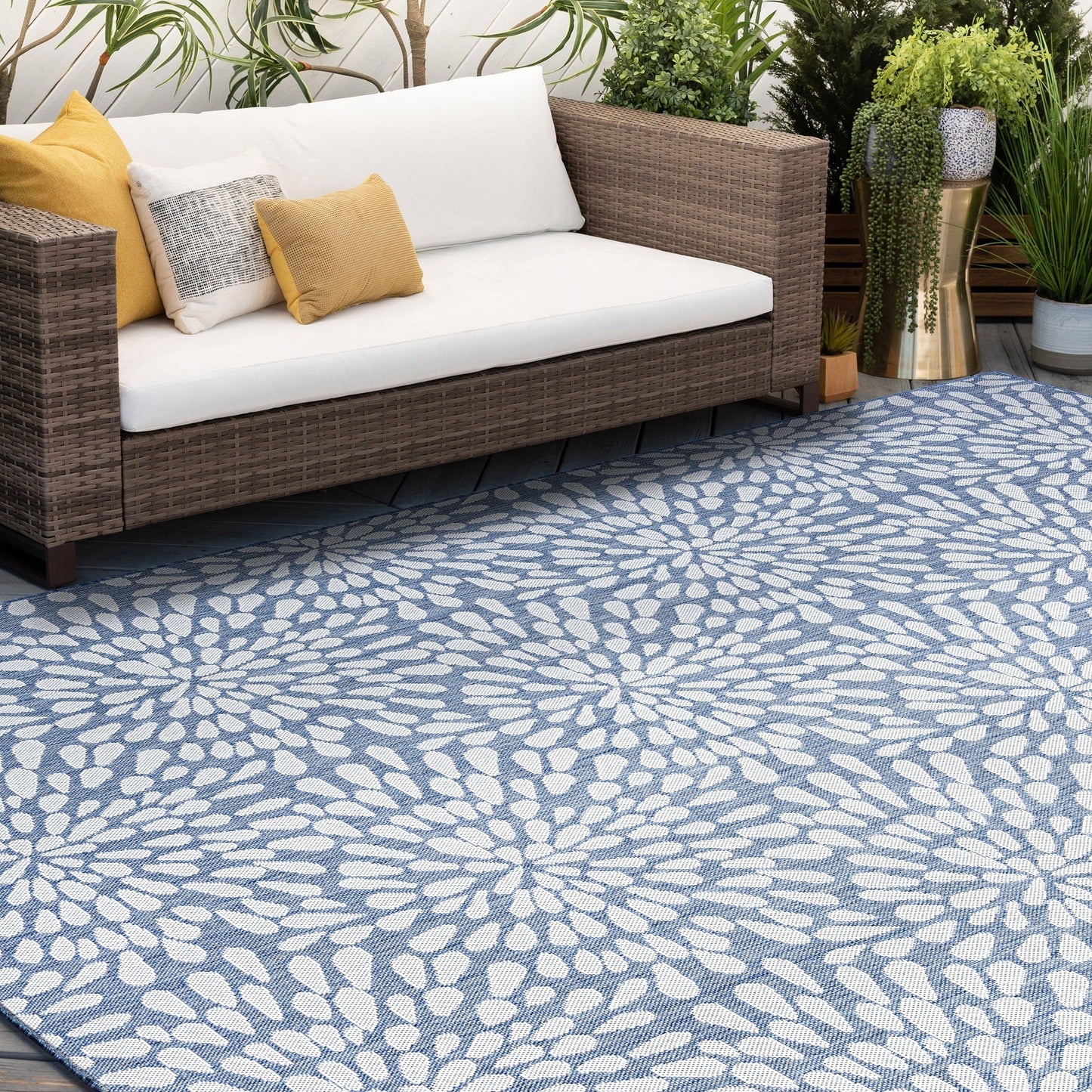 Exo Coastal Floral Indoor/Outdoor Area Rug