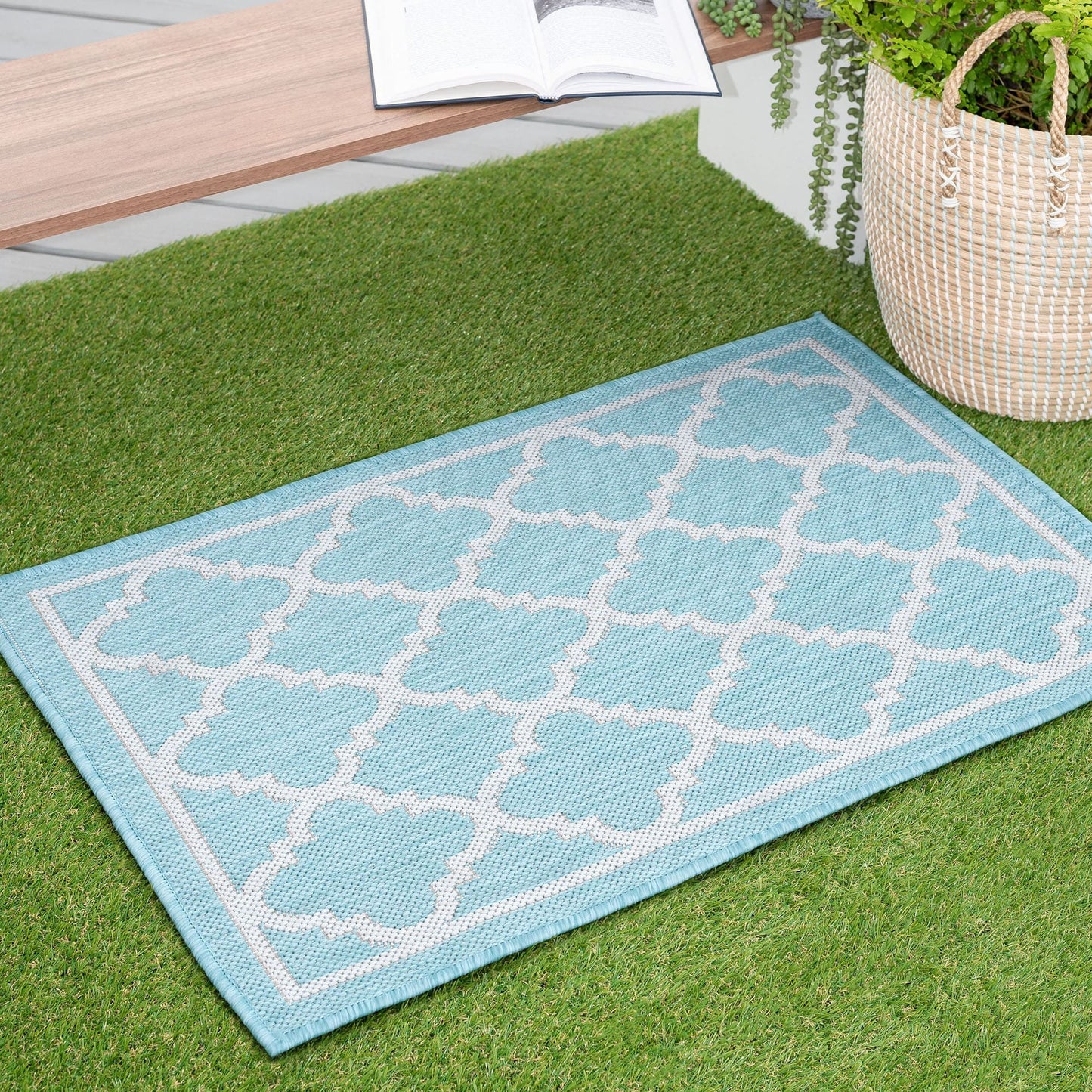 Exo Coastal Geometric Indoor/Outdoor Area Rug
