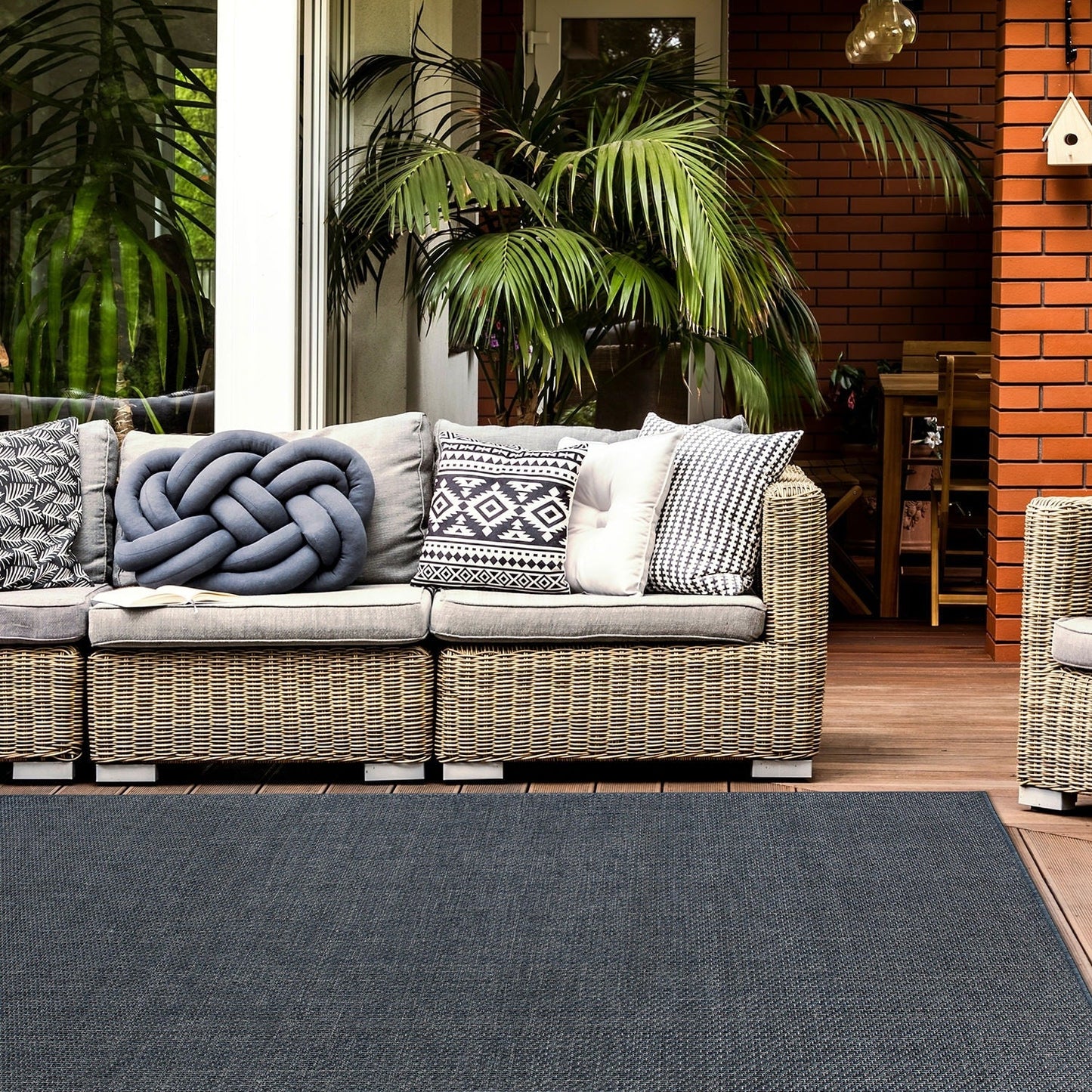 Contemporary Solid Indoor/Outdoor Area Rug