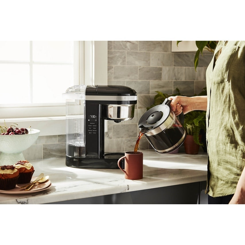Cafetière filtre KitchenAid 12 tasses avec pommeau de douche en spirale et programmable