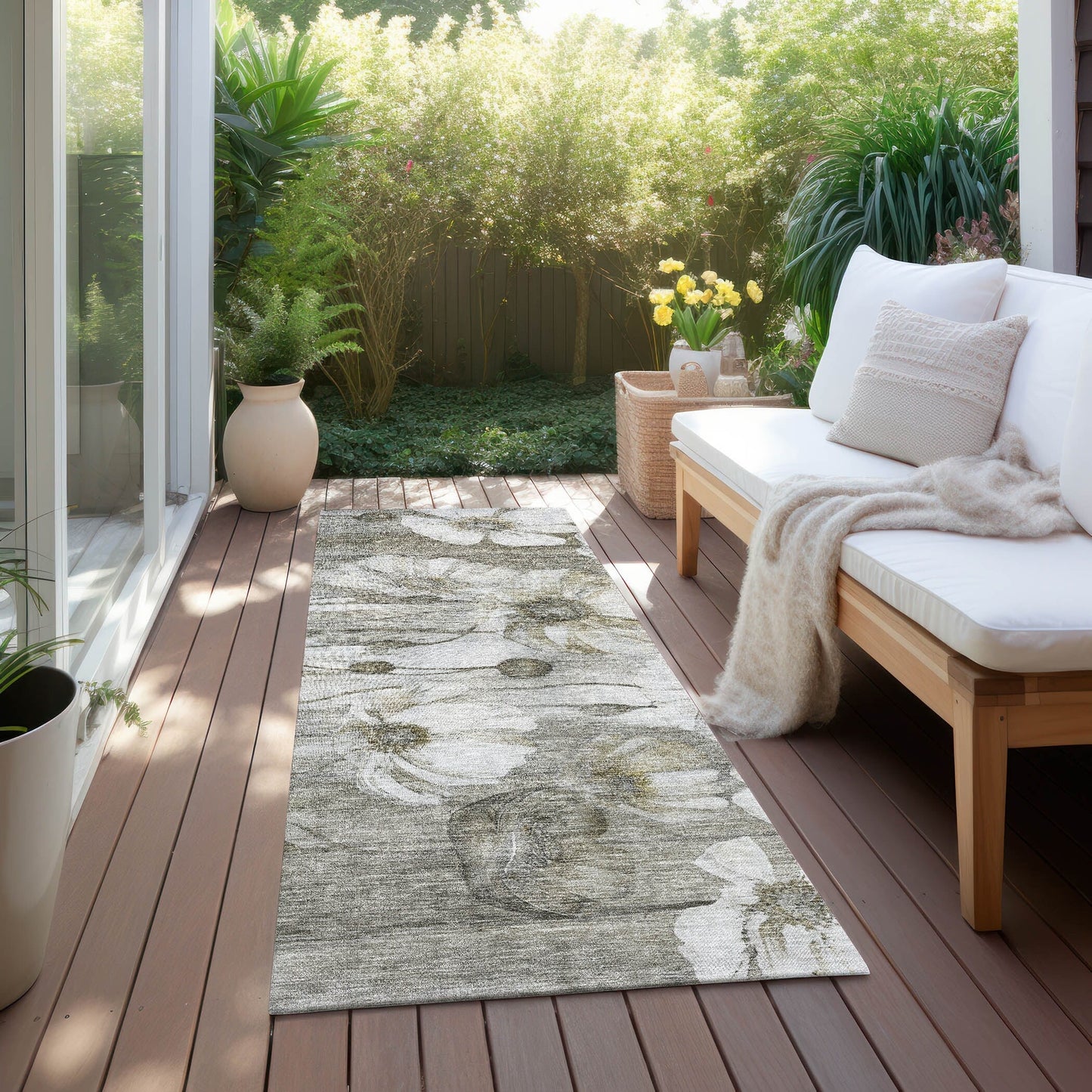 Machine Washable Indoor/ Outdoor Chantille Modern Floral Rug