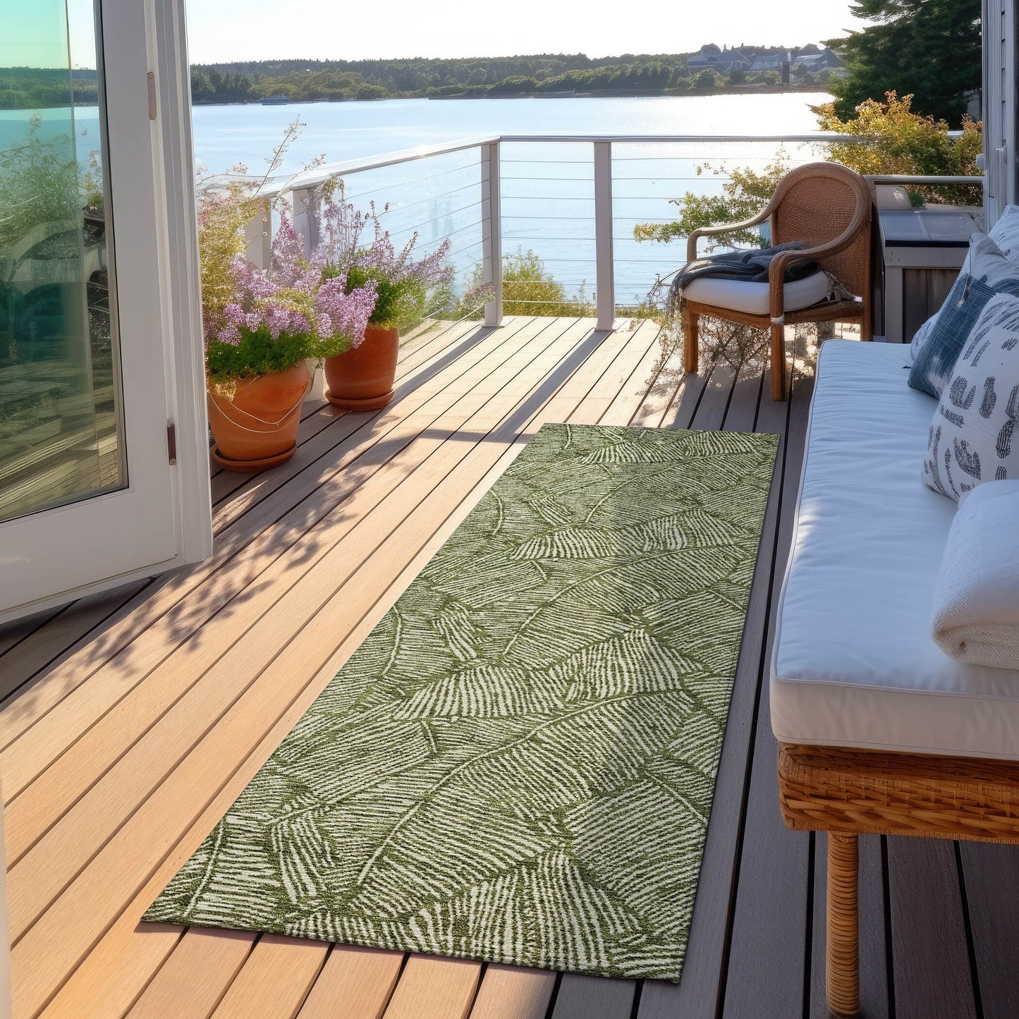 Machine Washable Indoor/ Outdoor Chantille Tropical Palm Rug