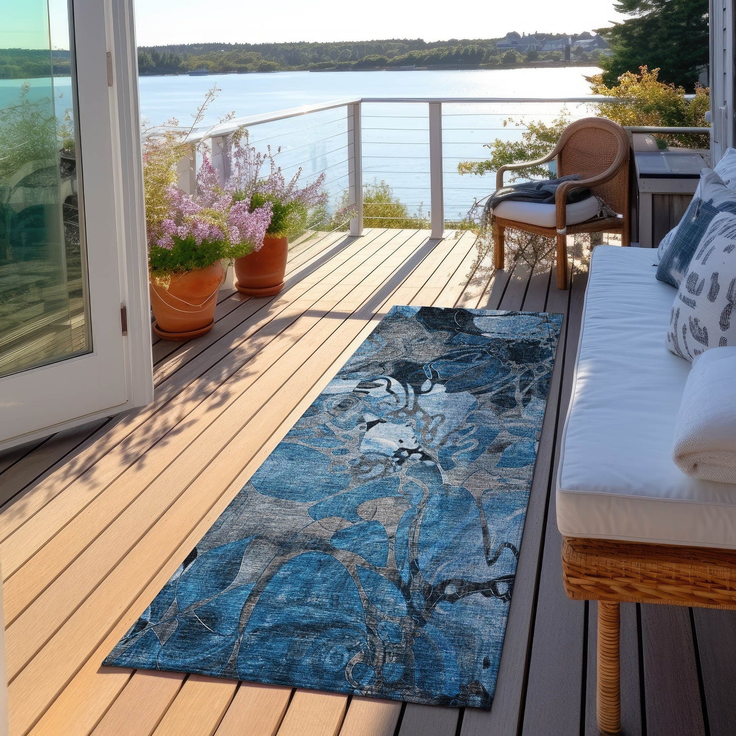 Machine Washable Indoor/ Outdoor Modern Floral Chantille Rug
