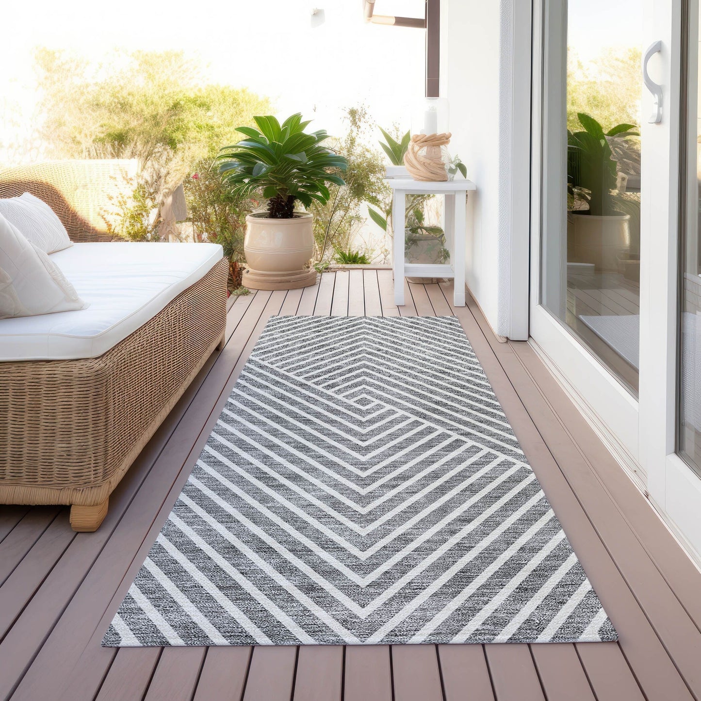 Machine Washable Indoor/ Outdoor Modern Geo Chantille Rug