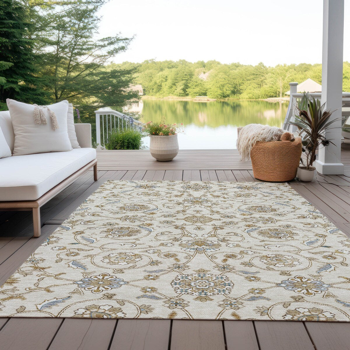 Machine Washable Indoor/ Outdoor Traditional KashanChantille Rug