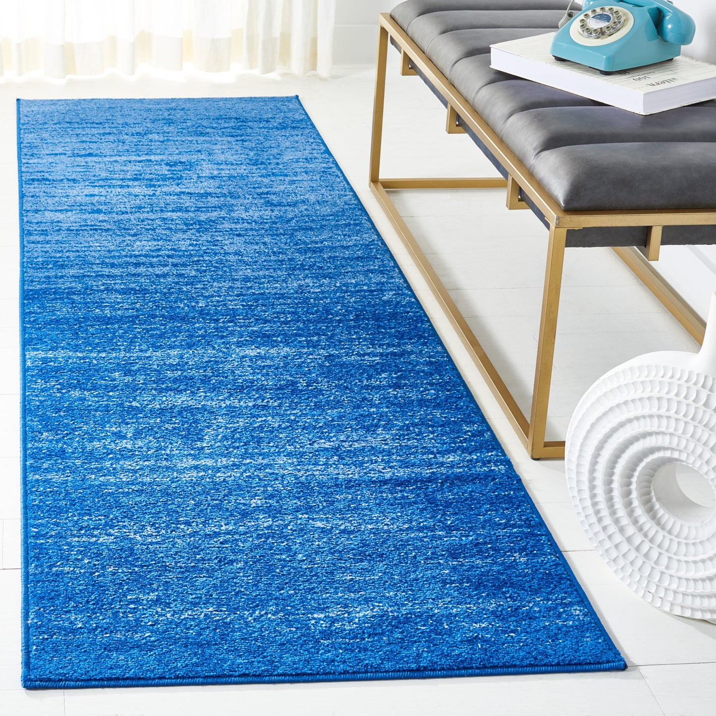 SAFAVIEH Adirondack Mieko Modern Ombre Distressed Area Rug