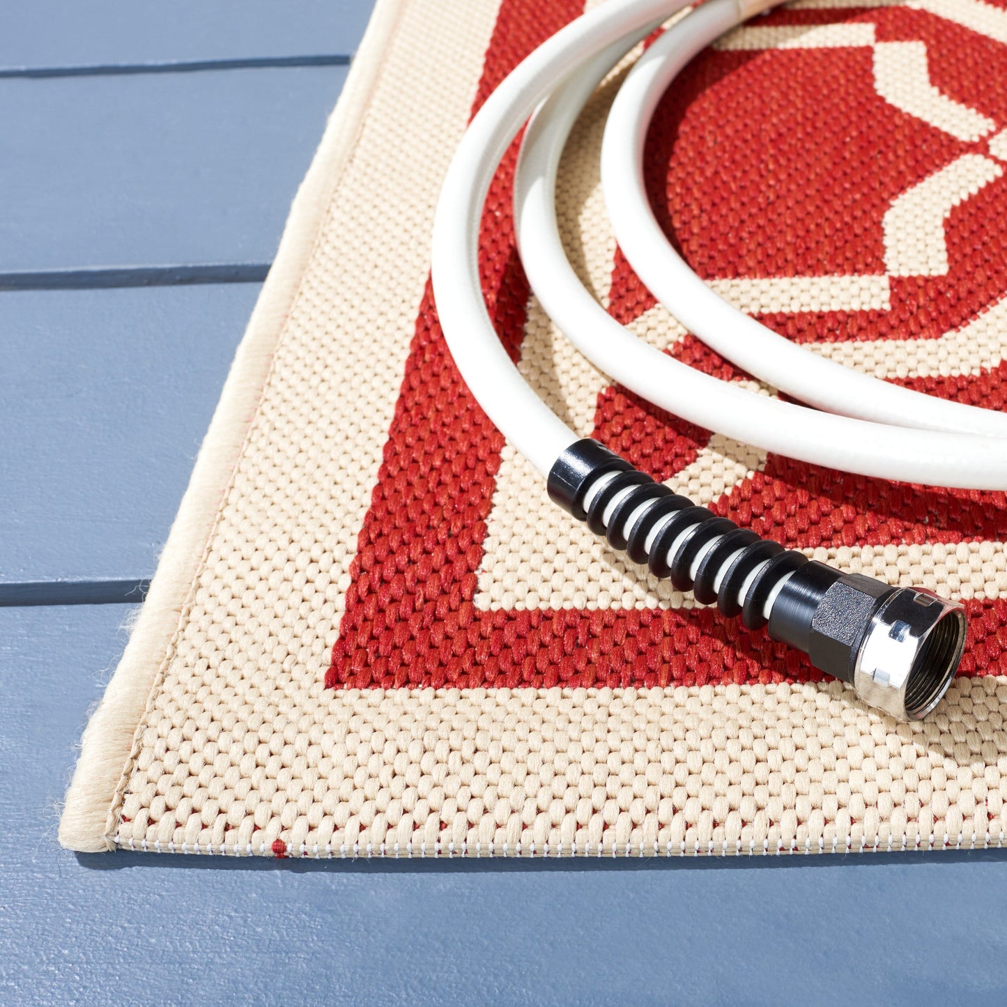 SAFAVIEH Courtyard Gulsin Indoor/ Outdoor Waterproof Patio Backyard Rug