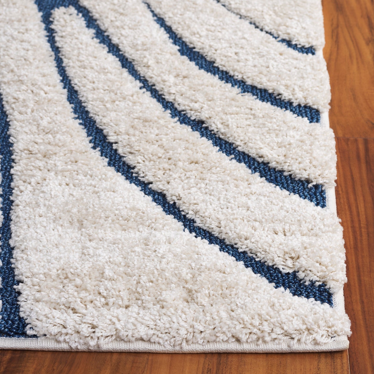 SAFAVIEH Florida Shag Staka Abstract Waves 1.2-inch Area Rug