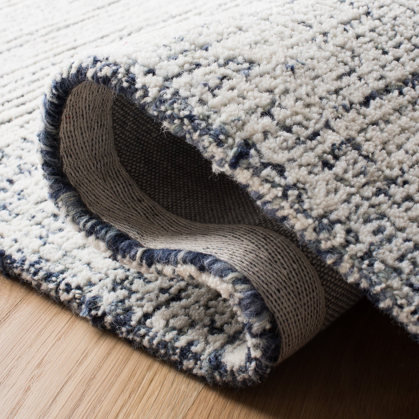 SAFAVIEH Handmade Abstract Rachel Modern Wool Rug