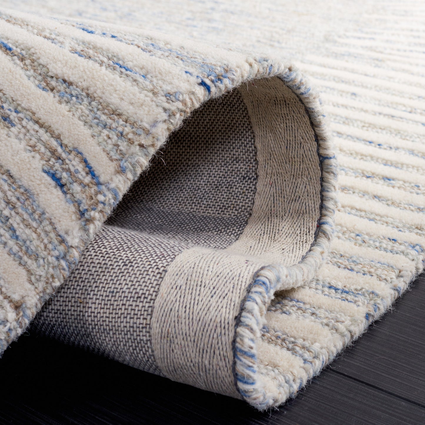 SAFAVIEH Handmade Abstract Sofoula Modern Wool Rug