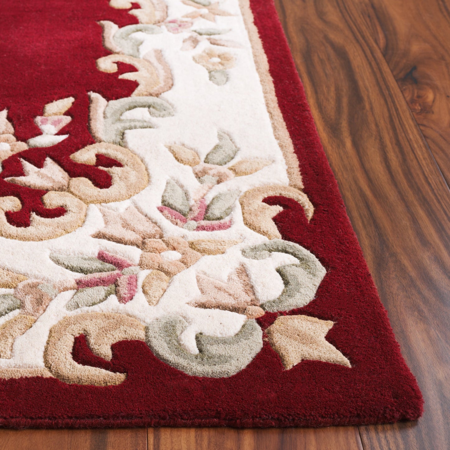 SAFAVIEH Handmade Aubusson Hale Traditional Wool Rug.