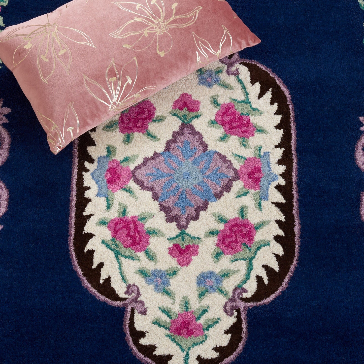 SAFAVIEH Handmade Bellagio Tatevik Oriental Medallion Wool Rug