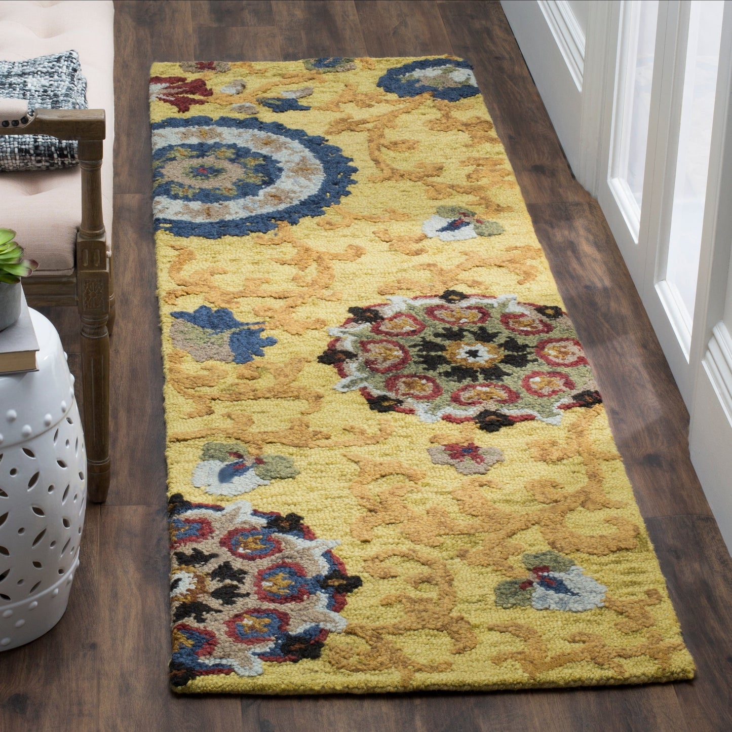 SAFAVIEH Handmade Blossom Maaret Modern Floral Wool Rug