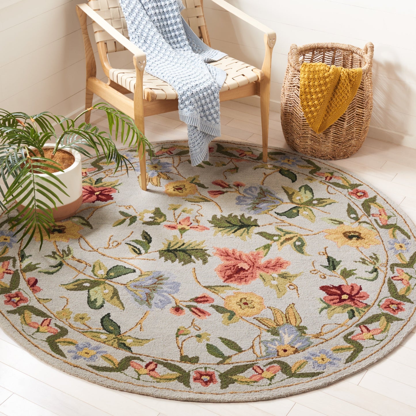 SAFAVIEH Handmade Chelsea Yauhenia French Country Floral Wool Rug