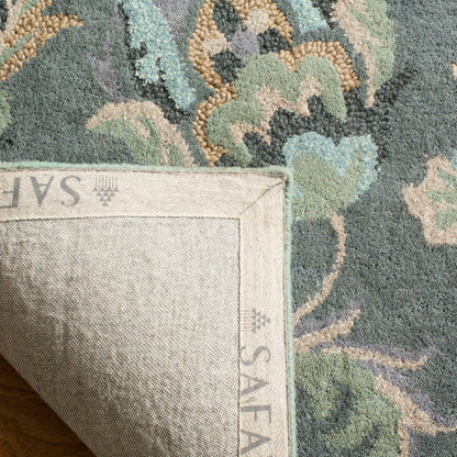 SAFAVIEH Handmade Jardin Aase Country Floral Wool Rug