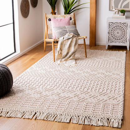 SAFAVIEH Handmade Natura Estel Wool Fringe Rug