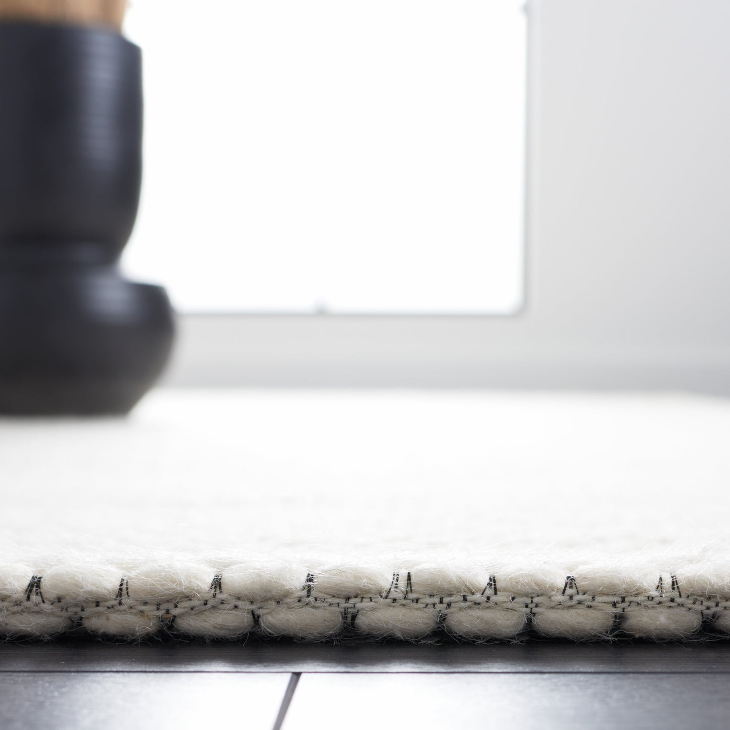 SAFAVIEH Handmade Natura Gerrita Wool Area Rug