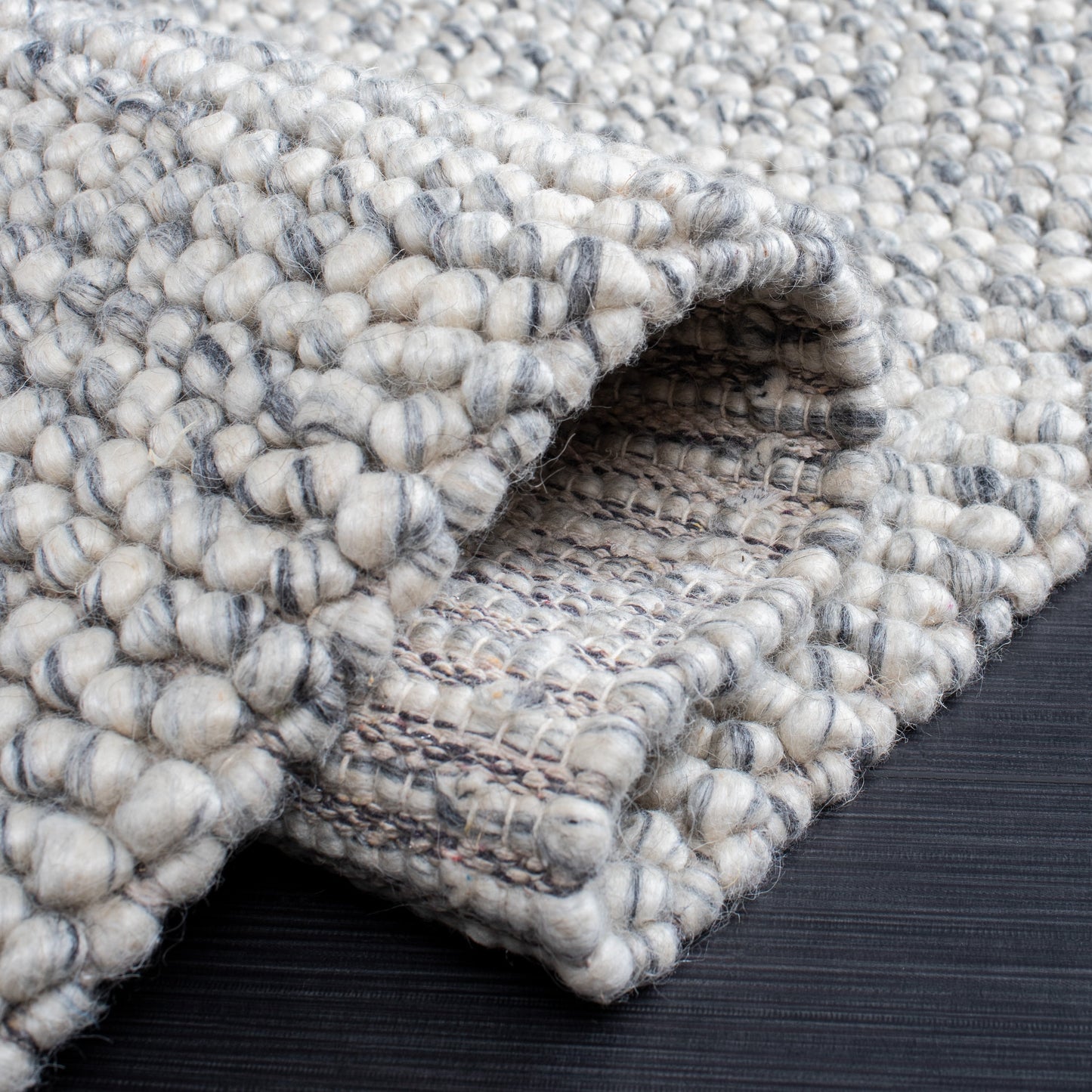 SAFAVIEH Handmade Natura Gonnie Wool Rug