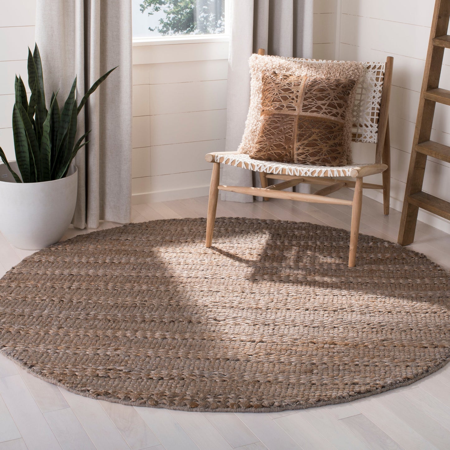 SAFAVIEH Handmade Natural Fiber Zaniyah Jute Rug