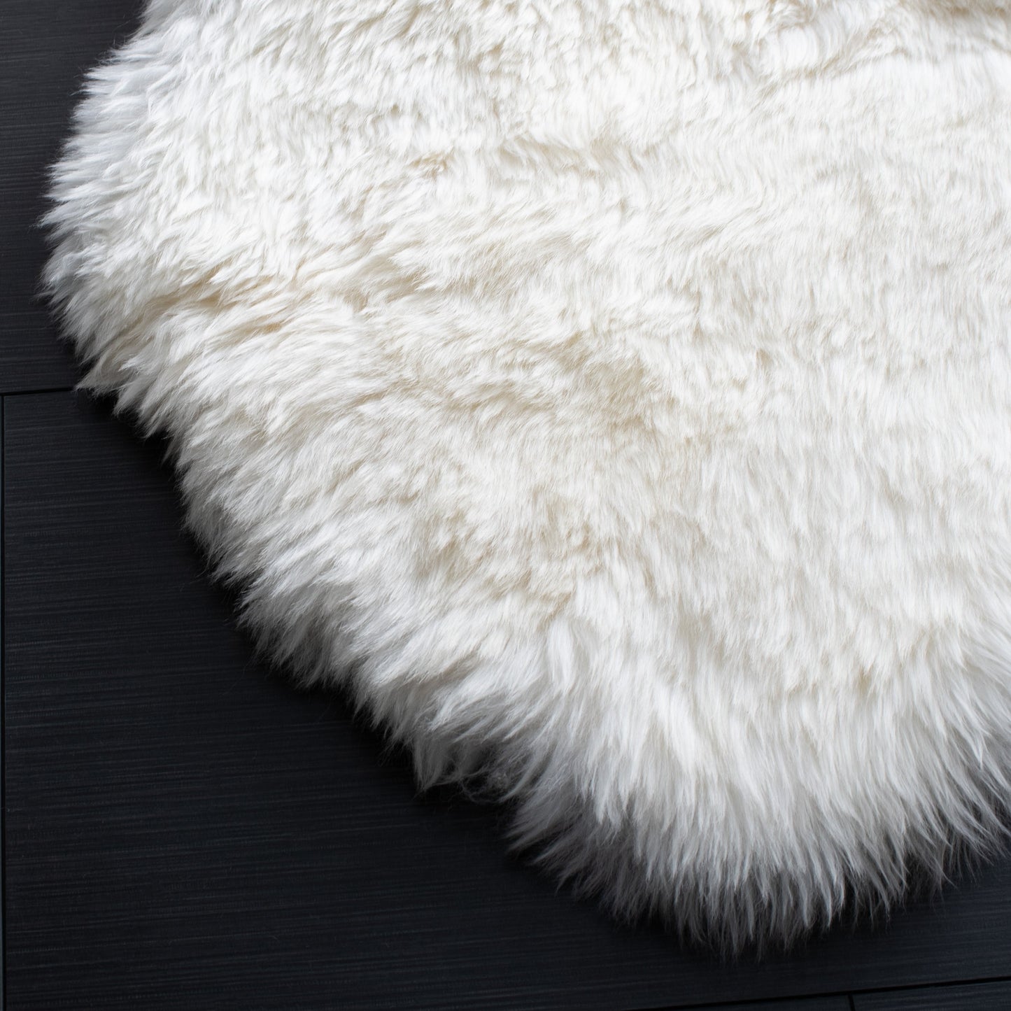 SAFAVIEH Handmade Sheepskin Brittnie Genuine Pelt Rug