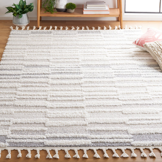 SAFAVIEH Moroccan Tassel Shag Eftimia 2-inch Thick Rug