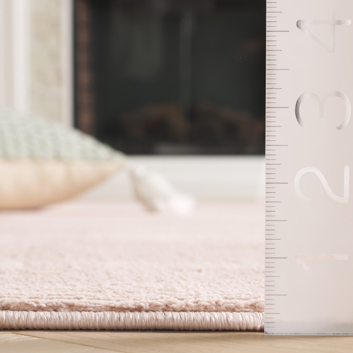 SAFAVIEH Revive Avie Solid Rug