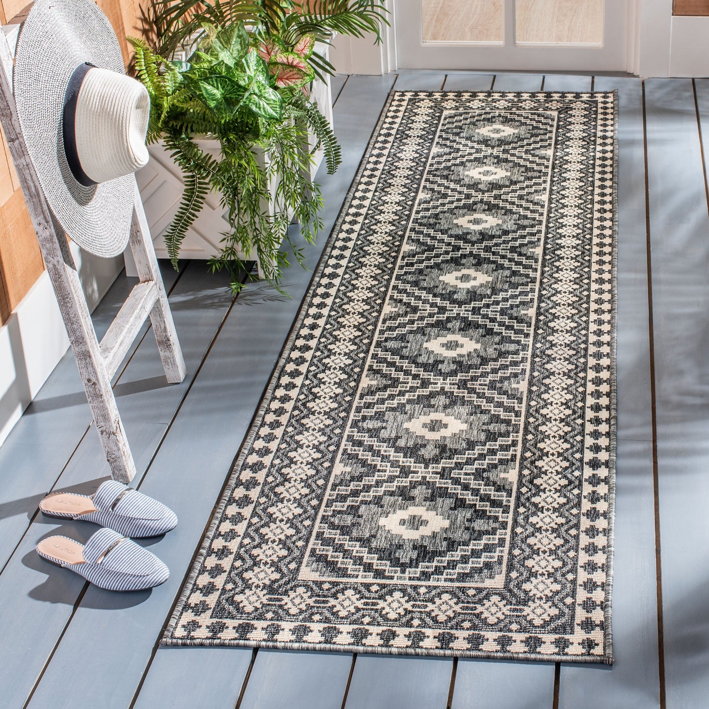 SAFAVIEH Veranda Rita Indoor/ Outdoor Waterproof Patio Backyard Rug