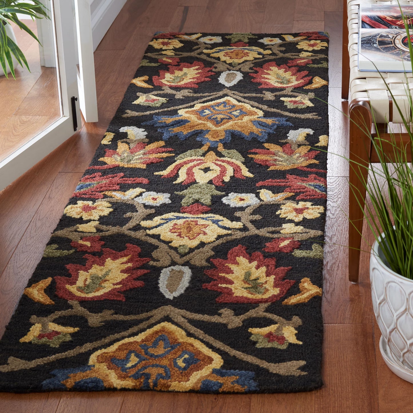 SAFAVIEH, Handmade Marietje Blossom French Country Wool Area Rug