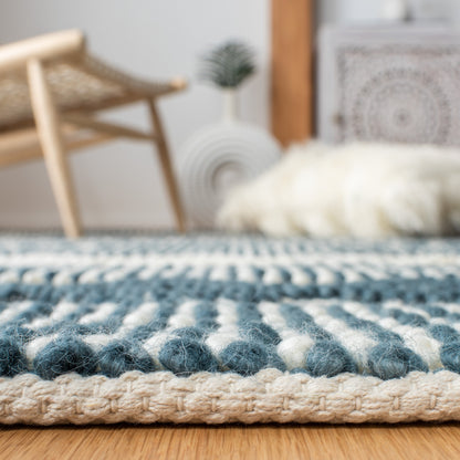 SAFAVIEH, Handmade Natura Paladia Wool Rug