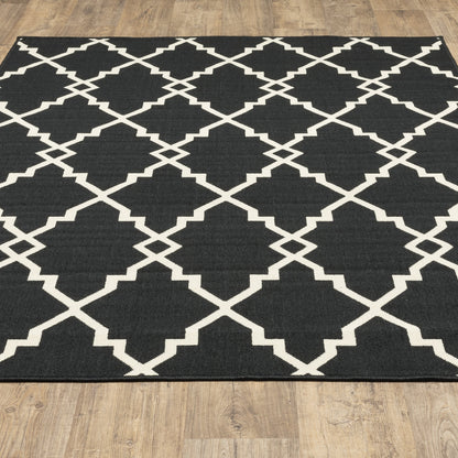 Vista Home Malta Lattice Black/ Off-White Indoor Outdoor Area Rug.
